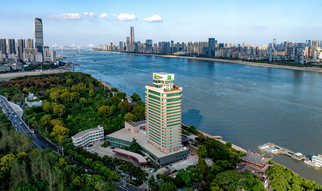 Holiday Inn Riverside Wuhan Exterior