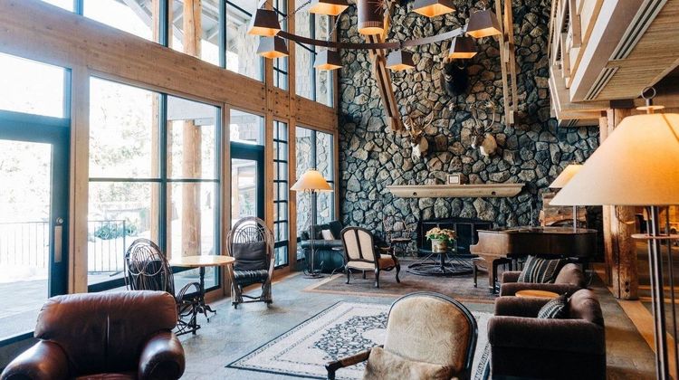 Sun Mountain Lodge Lobby