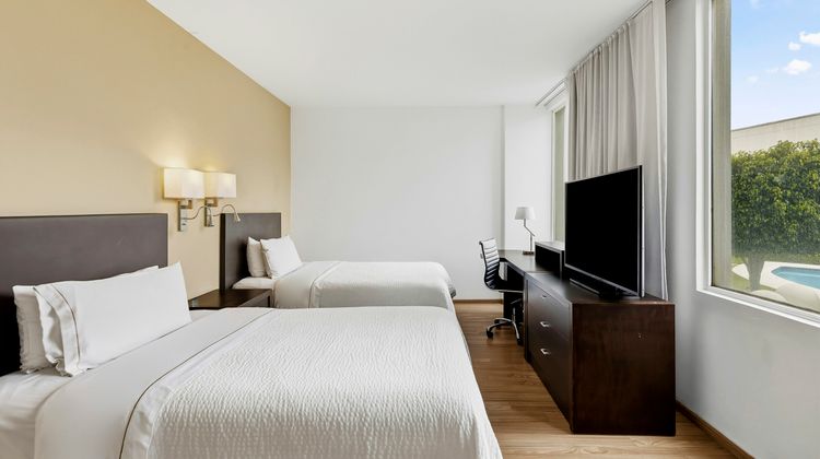Fiesta Inn Perinorte Room