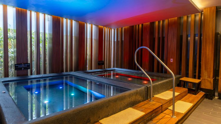 Devossion by Live Aqua Pool