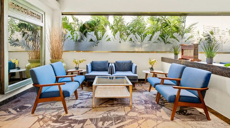 Luana Waikiki Hotel & Suites Lobby