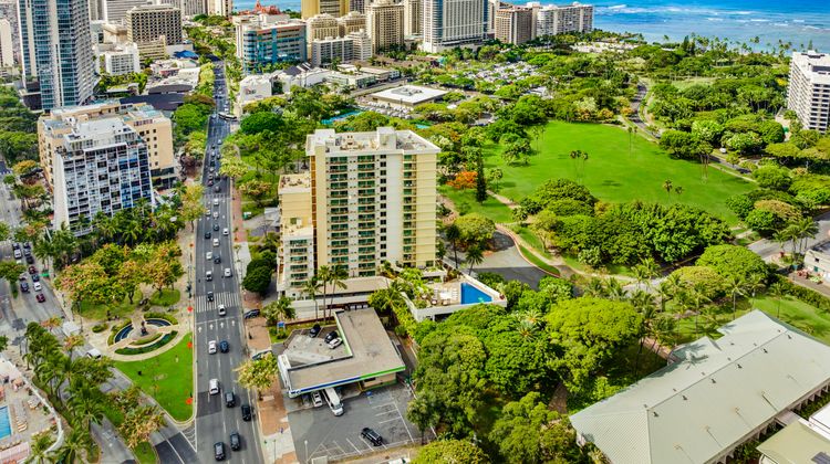 Luana Waikiki Hotel & Suites Exterior