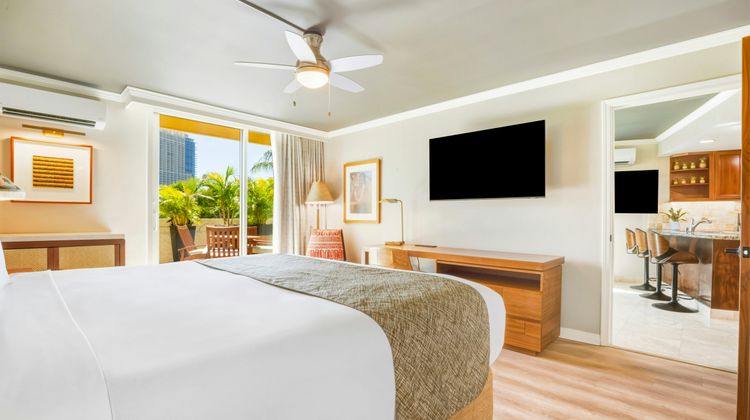Luana Waikiki Hotel & Suites Suite