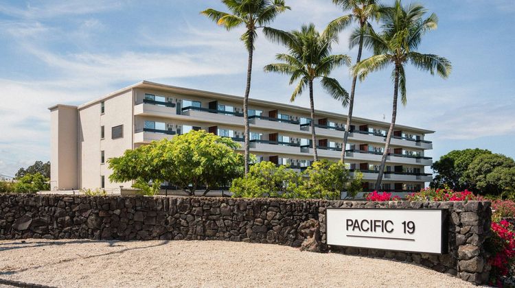 Pacific 19 Kona Exterior
