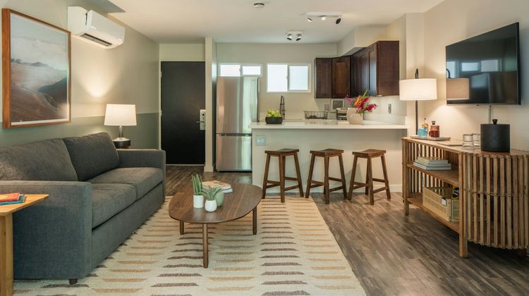 Pacific 19 Kona Suite