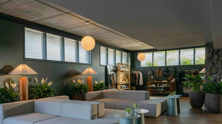 Pacific 19 Kona Lobby