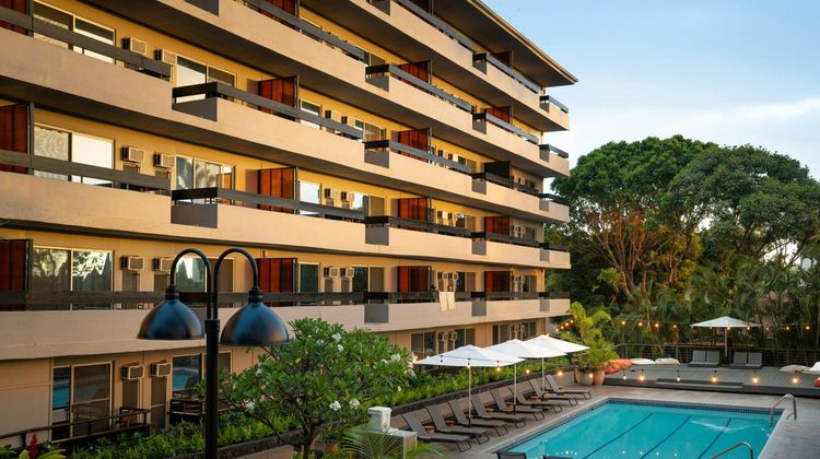 Pacific 19 Kona Pool