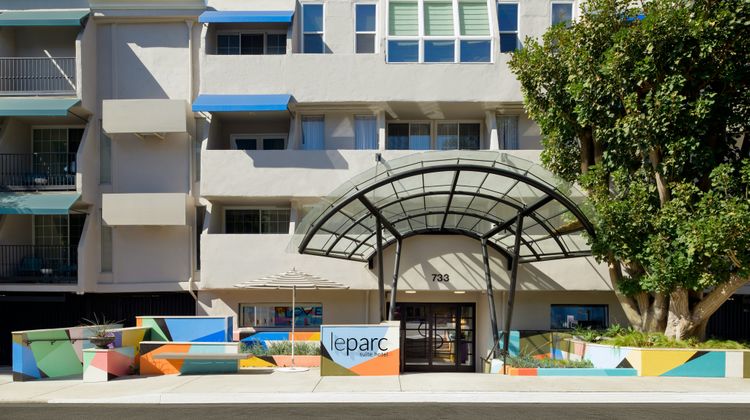 Le Parc at Melrose Exterior
