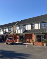 Knightsbridge Court Motor Lodge