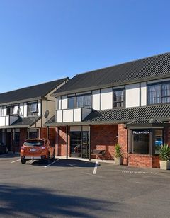 Knightsbridge Court Motor Lodge