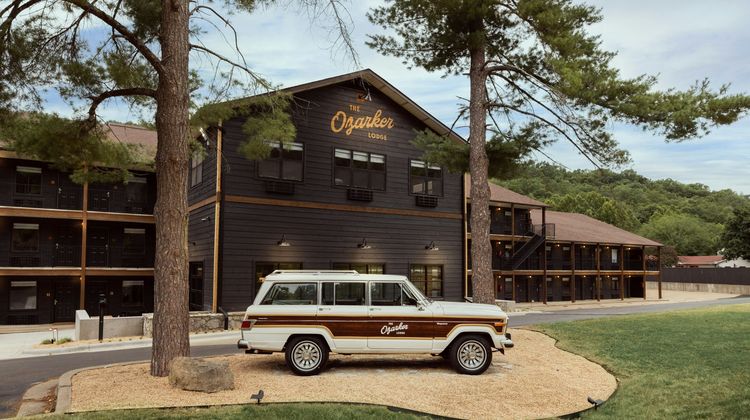 The Ozarker Lodge Exterior