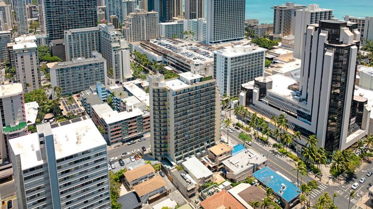 Ohia Waikiki Studio Suites Exterior