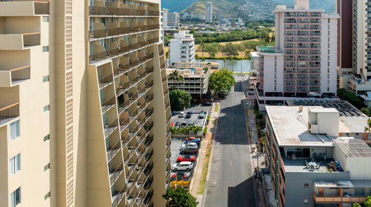 Ohia Waikiki Studio Suites Exterior