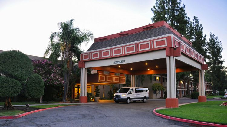 Piccadilly Inn Airport Exterior