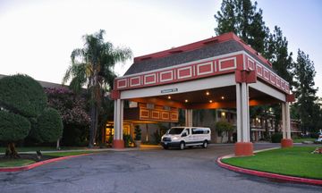 Piccadilly Inn Airport