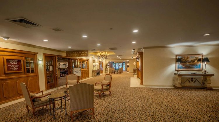 Piccadilly Inn Airport Lobby