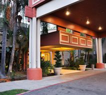 Piccadilly Inn Airport Exterior