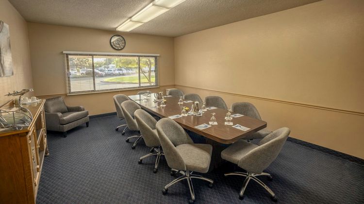 Piccadilly Inn Airport Meeting