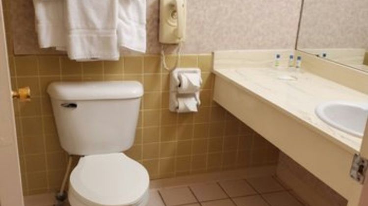 Piccadilly Inn Airport Room