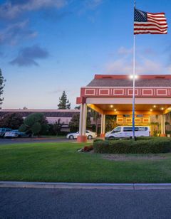 Piccadilly Inn Airport