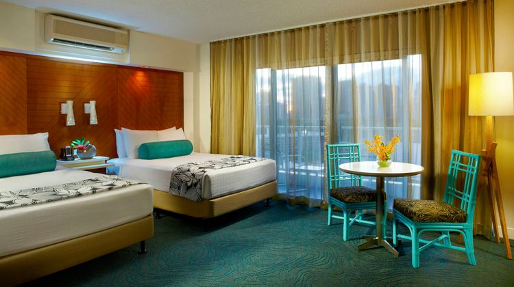 Oasis Hotel Waikiki Exterior
