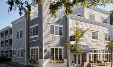 The Harbor Front Inn