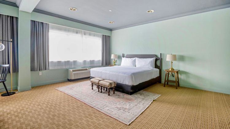 The Harbor Front Inn Suite