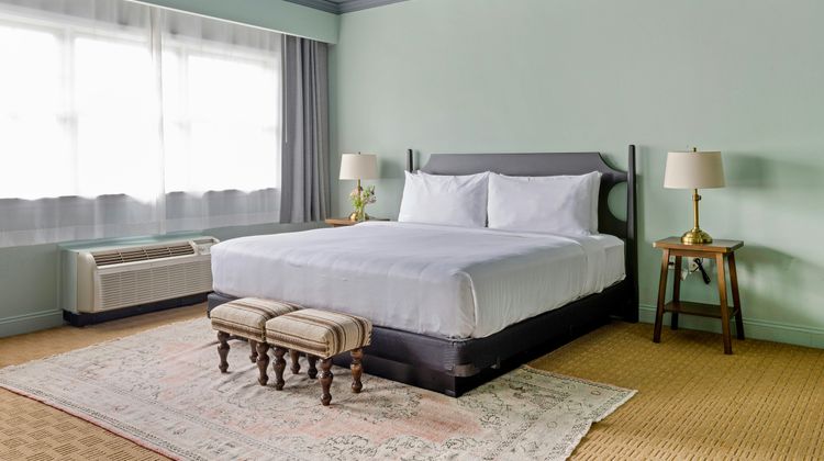 The Harbor Front Inn Suite