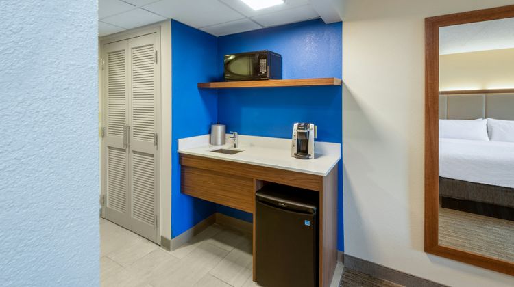Holiday Inn Express at Williamsburg Sq Room