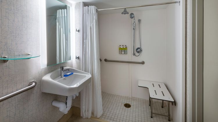 Holiday Inn Express at Williamsburg Sq Room