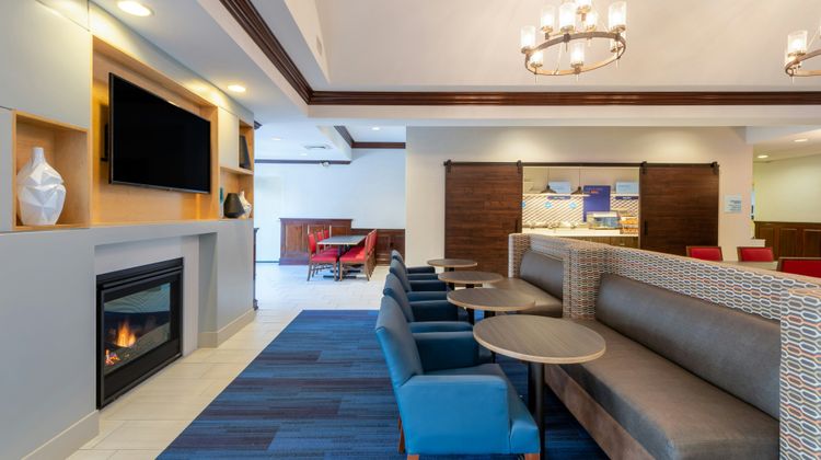 Holiday Inn Express at Williamsburg Sq Restaurant