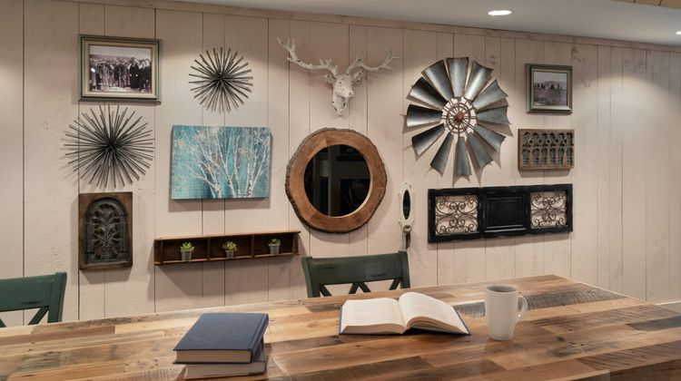 Pine Barn Inn Lobby