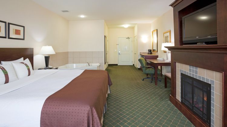 Holiday Inn Hotel & Conference Ctr Suite