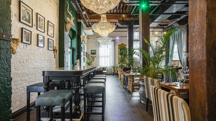 Signature Lux Hotel by ONOMO, Waterfront Restaurant