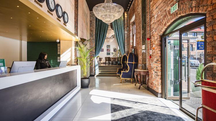Signature Lux Hotel by ONOMO, Waterfront Lobby
