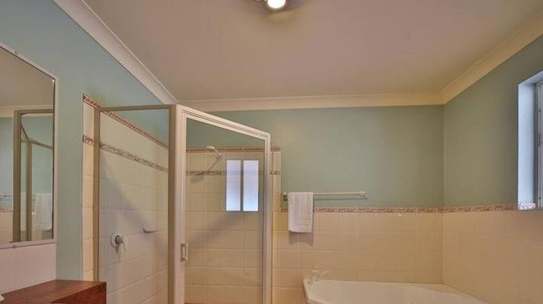 <b>Emerald Explorers Inn Room</b>. Images powered by <a href="https://www.leonardoworldwide.com/" title="Leonardo Worldwide" target="_blank">Leonardo</a>.