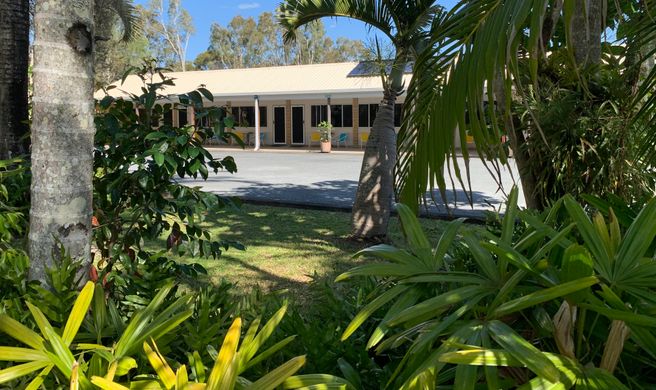 Tin Can Bay Motel Exterior