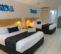 Tin Can Bay Motel Room