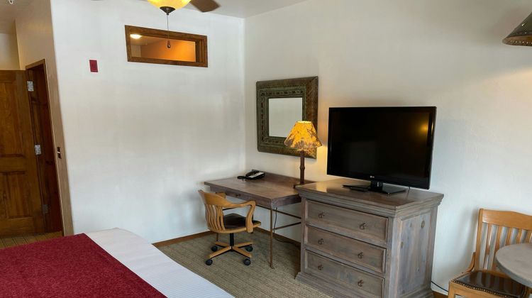 Table Mountain Inn Room