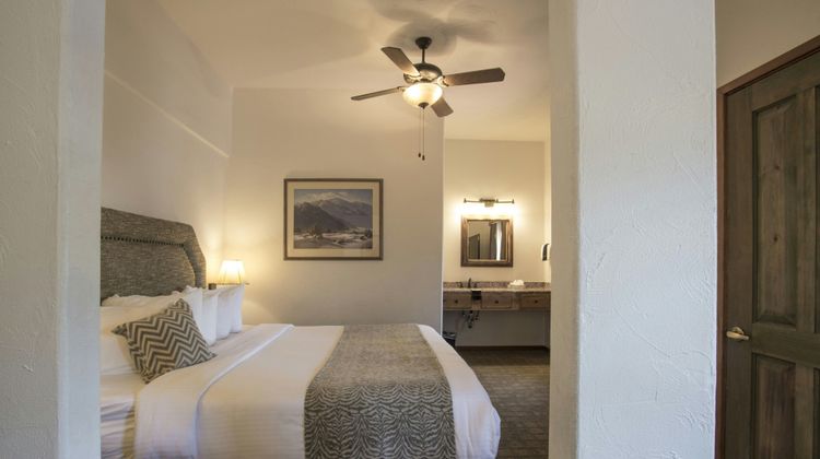 Table Mountain Inn Room