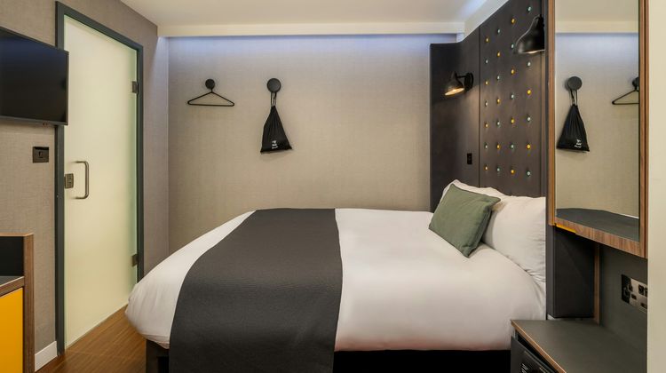Point A Paddington Room
