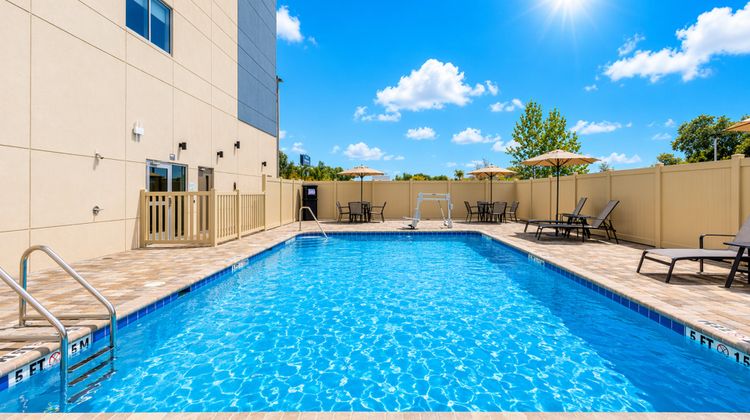 Holiday Inn Express & Suites Tampa Pool