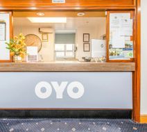 OYO Stade Court Hotel Lobby