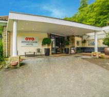 OYO Flagship The Bridge House Exterior