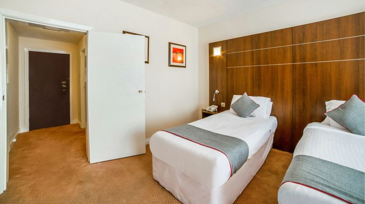 OYO Flagship The Bridge House Room