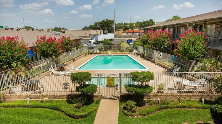 OYO Hotel Tyler Lindale Pool