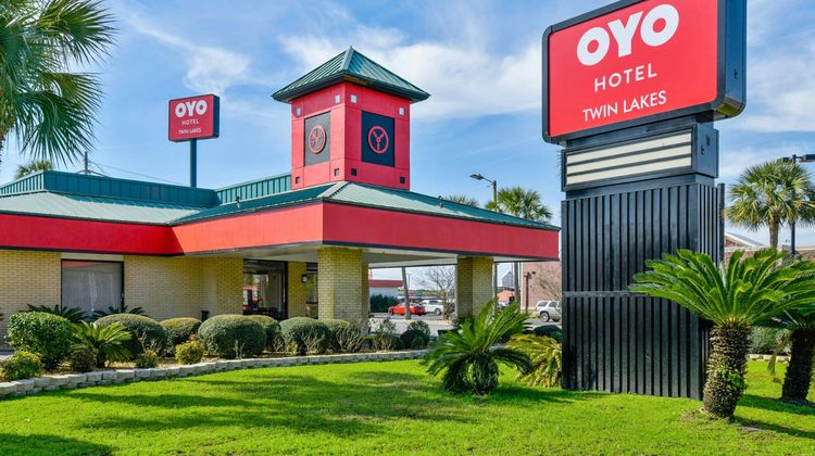 OYO Lake Park Inn Exterior