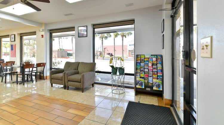 OYO Lake Park Inn Lobby