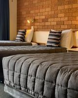 Newell Motor Inn