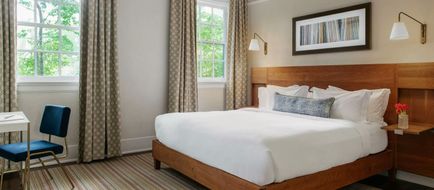 Oakhurst Inn Room